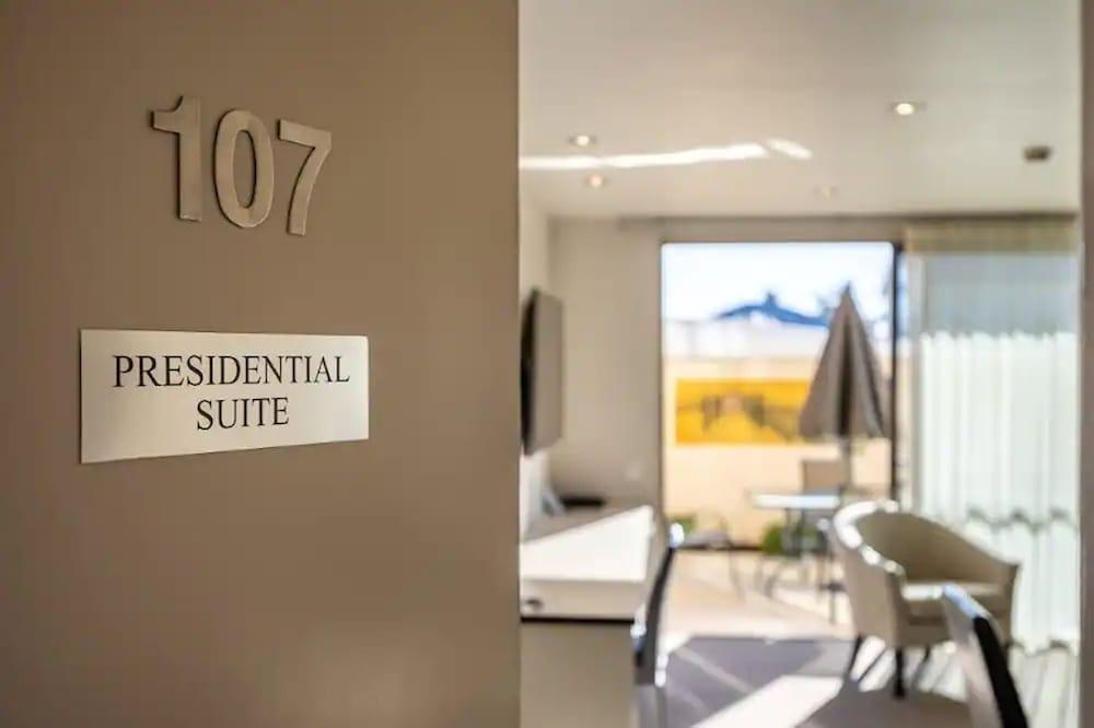 Palazzo Motor Lodge Нелсън Екстериор снимка Presidential Suite