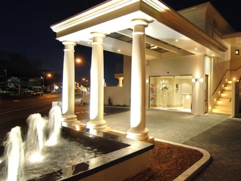 Palazzo Motor Lodge Нелсън Екстериор снимка Fountain at the entrance of the hotel