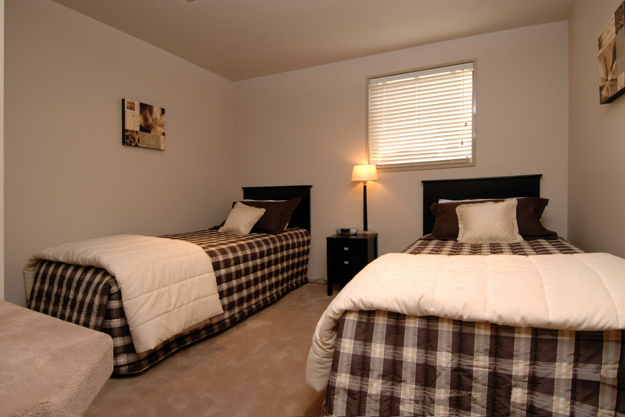 Palazzo Motor Lodge Нелсън Екстериор снимка A bedroom with two beds