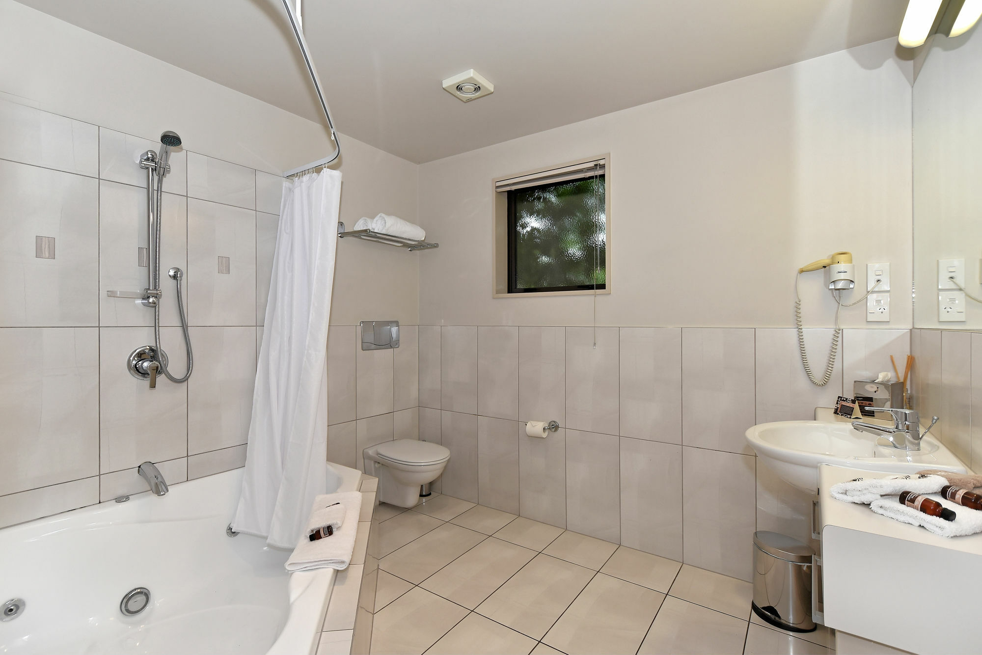 Palazzo Motor Lodge Нелсън Екстериор снимка Bathroom