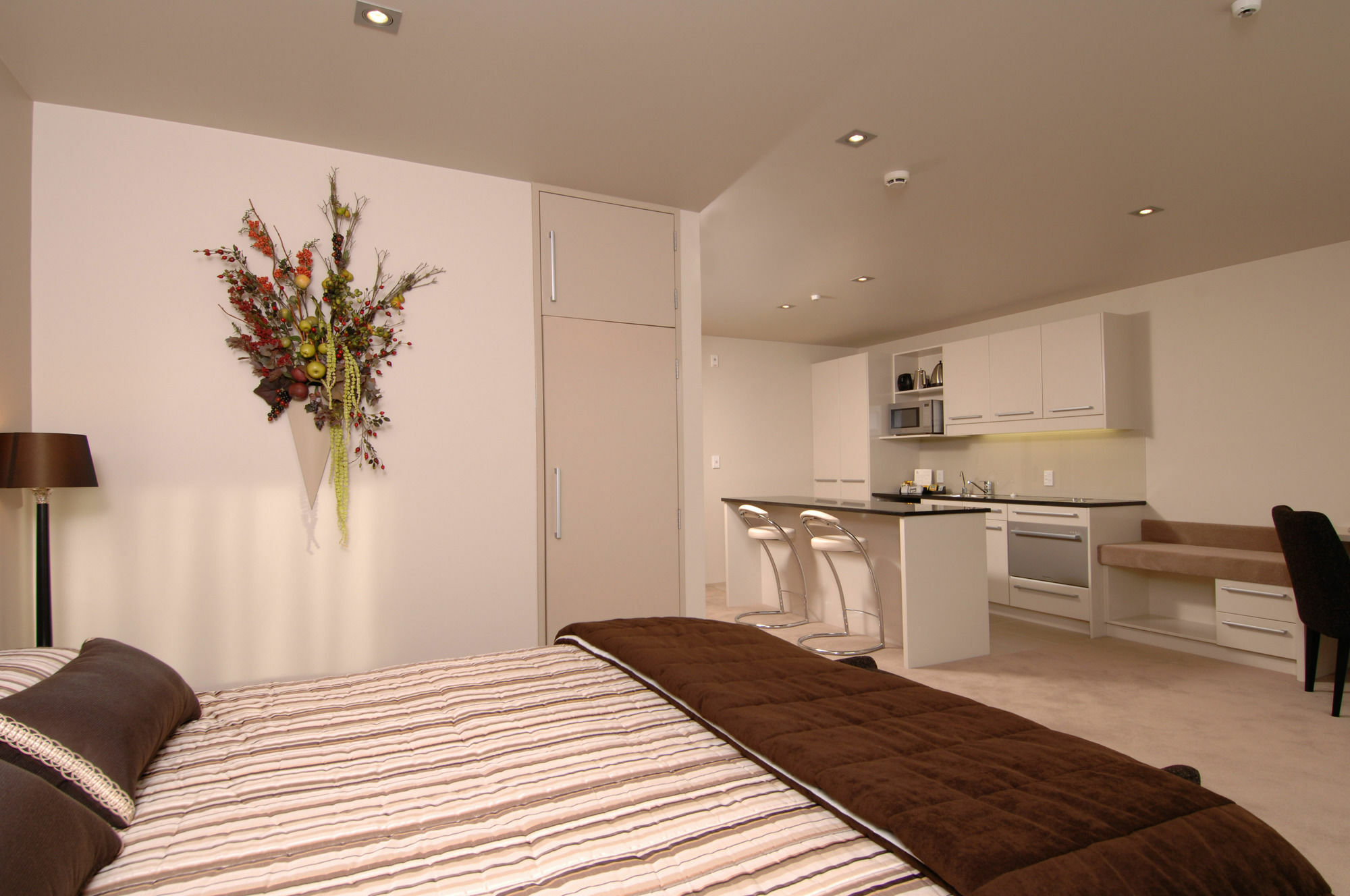 Palazzo Motor Lodge Нелсън Екстериор снимка A typical studio apartment